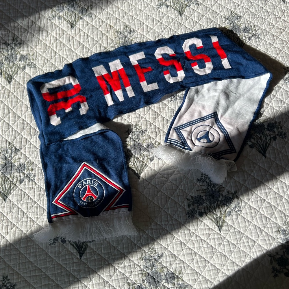 Lionel Messi Paris Saint-Germain Scarf